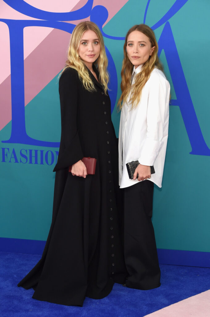 Mary-Kate a Ashley Olsen nosia oblečenie založené na trende quiet luxury