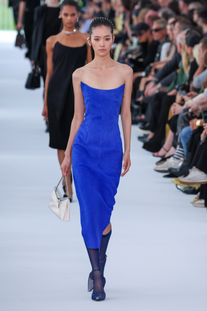 [Módne farby jar-leto 2024]: indigo, Givenchy